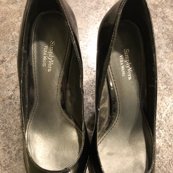 SIMPLY VERA WANG “Cherie” Pointy Toed Patent Pump with 4-1/4” Heel! Beautiful!🌷 - Picture 8 of 9